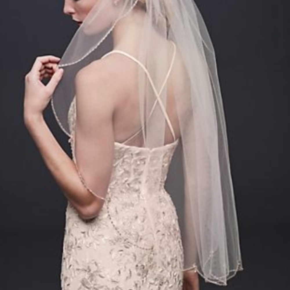 NWT Beaded Scallop Trimmed Fingertip Veil